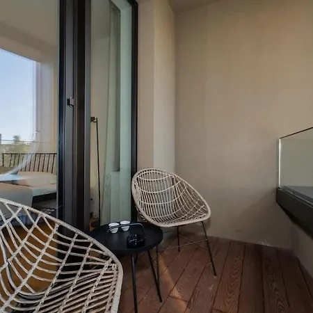 Sky Park Tower - Free Parking & Modern Style *