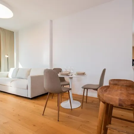 Apartment Sky Park Tower - Free Parking & Modern Style