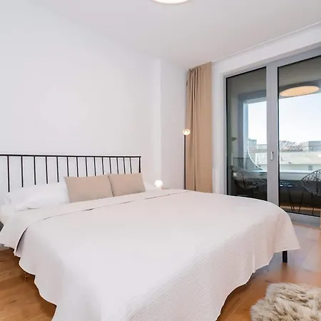 Sky Park Tower - Free Parking & Modern Style Apartment Bratislava