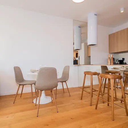 Apartment Sky Park Tower - Free Parking & Modern Style Bratislava