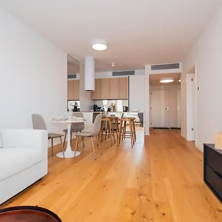 Apartment Sky Park Tower - Free Parking & Modern Style