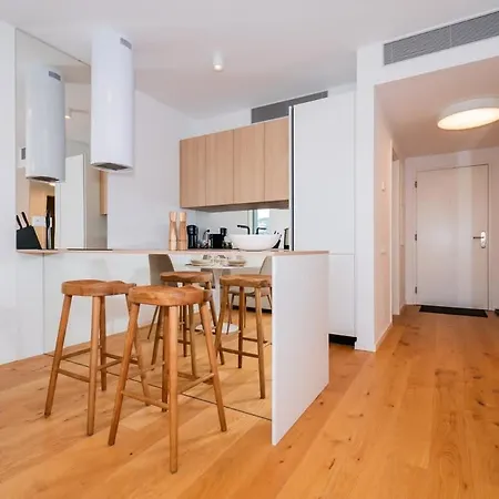 Sky Park Tower - Free Parking & Modern Style Apartment *