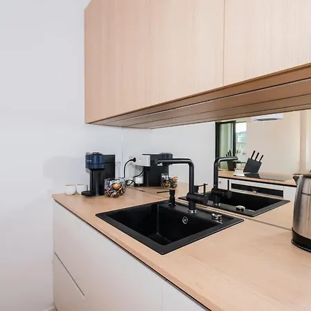 Apartment Sky Park Tower - Free Parking & Modern Style Bratislava
