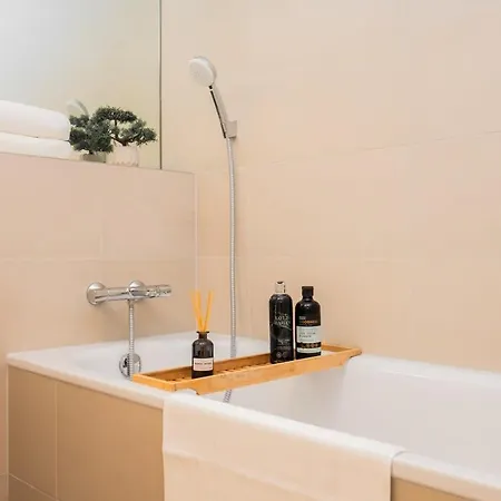 Apartamento Sky Park Tower - Free Parking & Modern Style